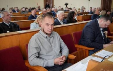 »Указание дал Запаранюк»: депутат от »Слуги народа» объяснил свое отсутствие на сессии Черновицкого облсовета