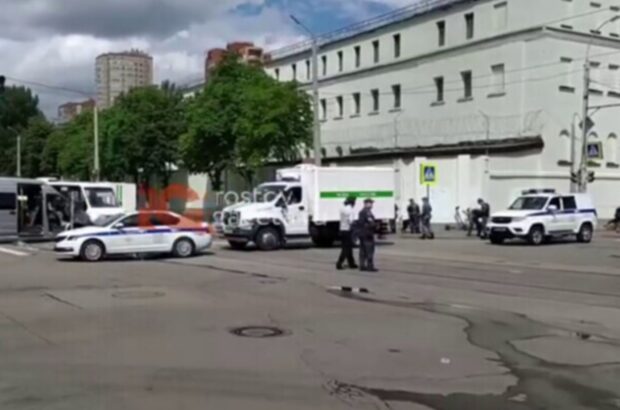 Ув’язнені СІЗО у Ростові захопили заручників і вимагають зброю та виїзд