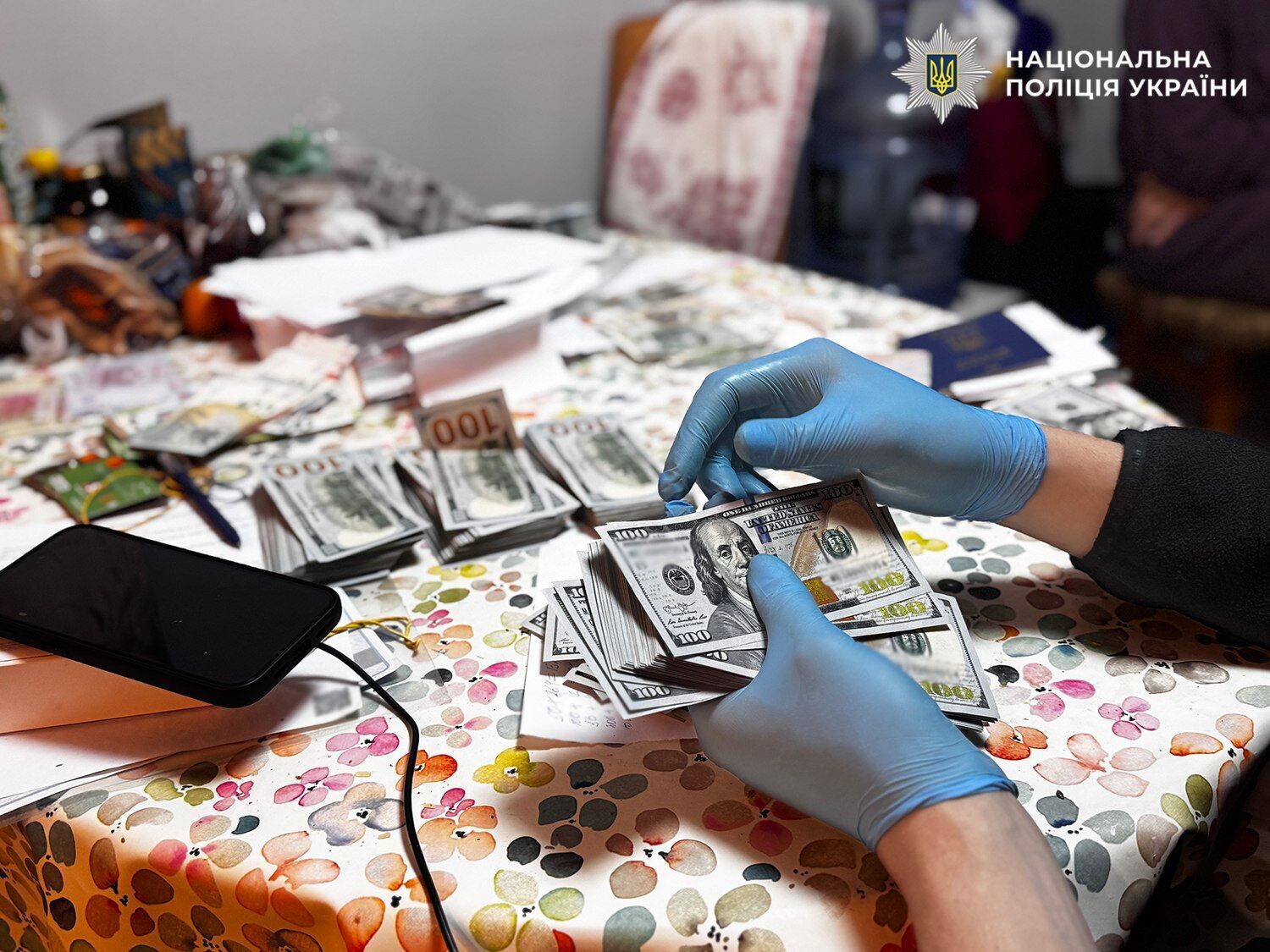 У Києві викрили масштабну схему легалізації іноземців через фіктивні фірми