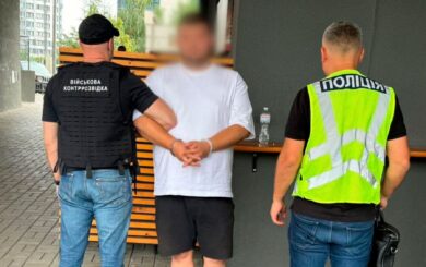 За 15-25 тисяч доларів обіцяв допомогти уникнути мобілізації: у Києві викрили шахрая