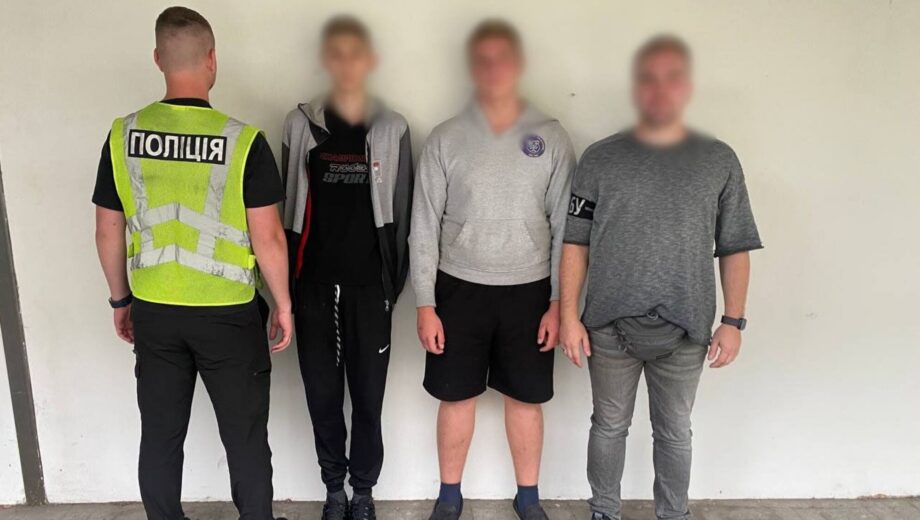 У Києві затримали юнаків, які підпалили авто військового