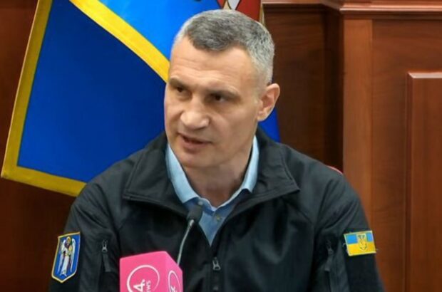 После атак врага в Киеве повторно подключают к теплу почти 2 тысячи домов