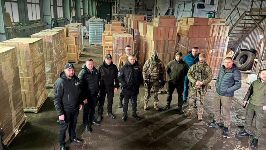 Контрабанда сигарет в цестерных: БЭБ сообщили подозрение злоумышленнику (фото)