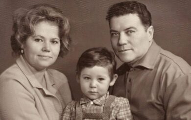 Архивное фото с детства и воспоминания об отце-фронтовике: мэр Харькова поделился личной историей