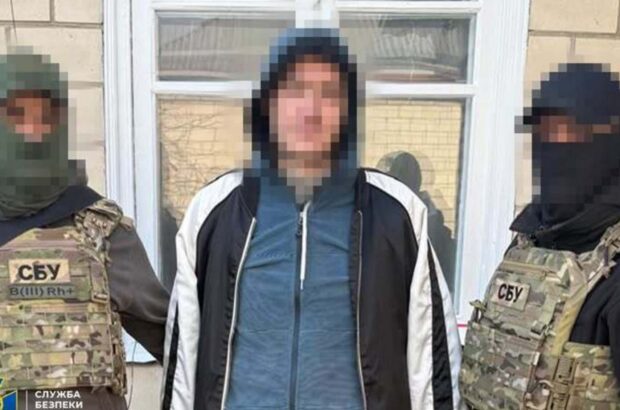 СБУ затримала агента фсб, який вербував паліїв військових авто у Києві