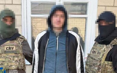 СБУ задержала агента ФСБ, вербовавшего поджигателей военных авто в Киеве