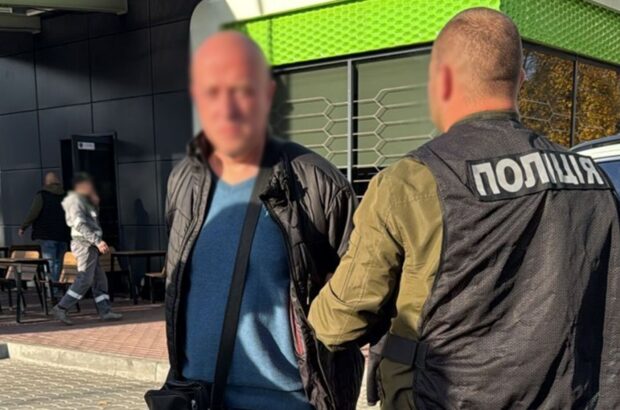 ”Відмазати” від армії та влаштувати в СБУ за тисячі доларів: в Одесі викрили шахрая