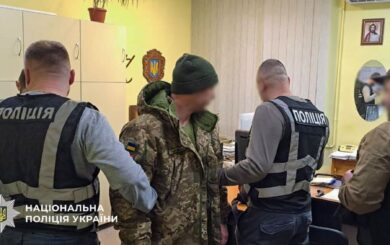 2000 долларов за »тихую» службу: во Львове разоблачили военного, пытавшегося купить тыловую должность