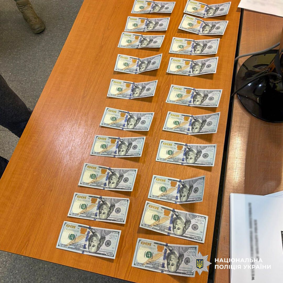 2000 долларов за ''тихую'' службу: во Львове разоблачили военного, пытавшегося купить тыловую должность