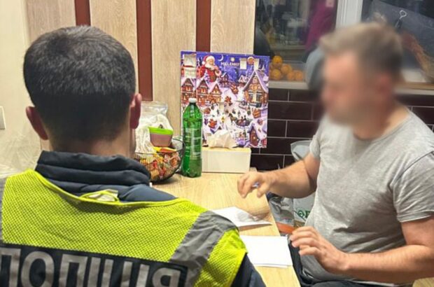 У центрі Подолу незаконно захопили землю на 11 млн грн: поліція повідомила про підозру двом киянам