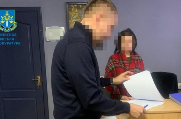 Начальника управління освіти Святошинської РДА підозрюють у зловживанні владою