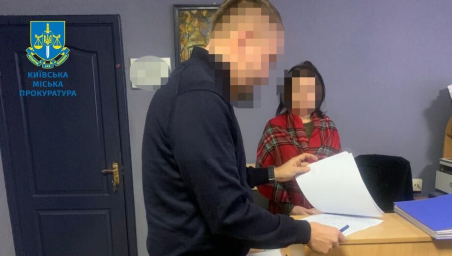 Начальника управління освіти Святошинської РДА підозрюють у зловживанні владою
