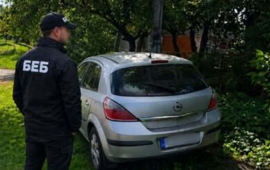 На Волыни разоблачили схему продажи авто для ВСУ: машины ввозили как гуманитарную помощь и сбывали через OLX