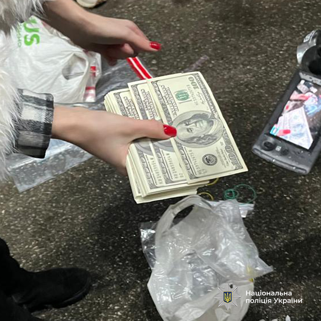 Адвокат у Києві пропонував зняття з розшуку за $9 000, – поліція