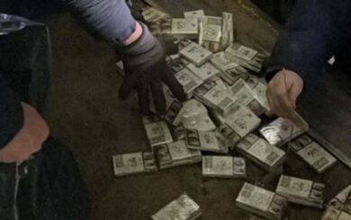 Во Львовской области разоблачили мужчину, который спрятал более тысячи пачек контрафактных сигарет в прицепе для вывоза за границу