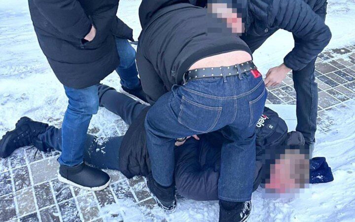 Дроны от портных и миллионы наличными: громкие коррупционные истории недели