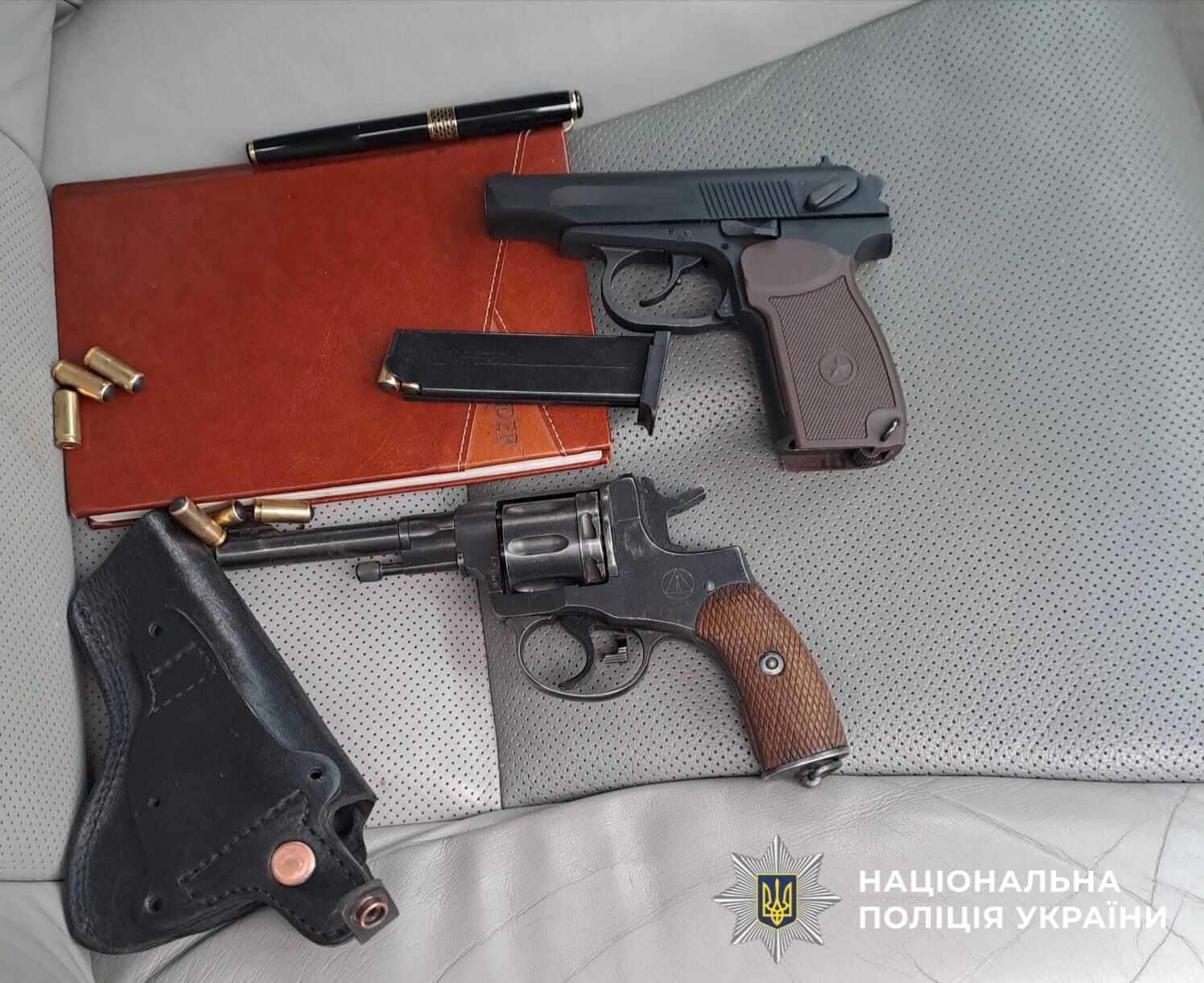 На Київщині викрили канал збуту трофейної зброї: двом чоловікам оголосили підозру