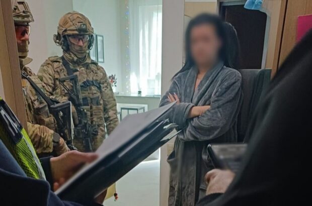 До 9 років ув’язнення: у Києві підозрюють жінку в організації фіктивних шлюбів