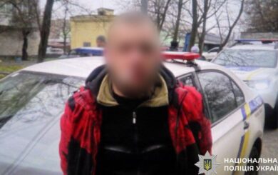 Угрожал игрушечным пистолетом и ограбил киевлянку: нападавшего приговорили к 8 годам заключения