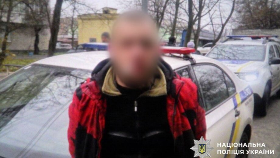 Угрожал игрушечным пистолетом и ограбил киевлянку: нападавшего приговорили к 8 годам заключения