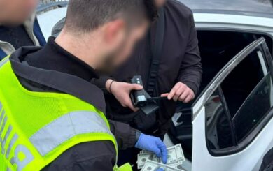 Полиция задержала дельцов, обещавших »бронь» и снятие с розыска