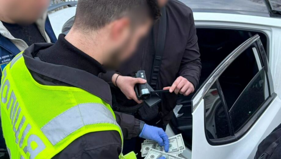 Полиция задержала дельцов, обещавших »бронь» и снятие с розыска