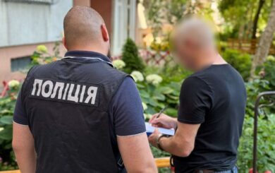 Фіктивна служба і реальні гроші: правоохоронці розкрили багатомільйонну схему