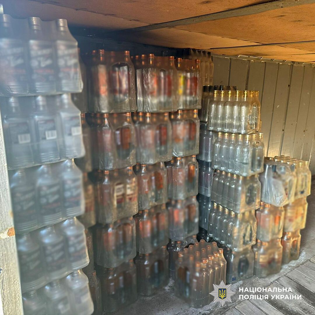 В Днепре разоблачили масштабное подпольное производство алкоголя: изъят фальсификат более чем на 4 млн грн