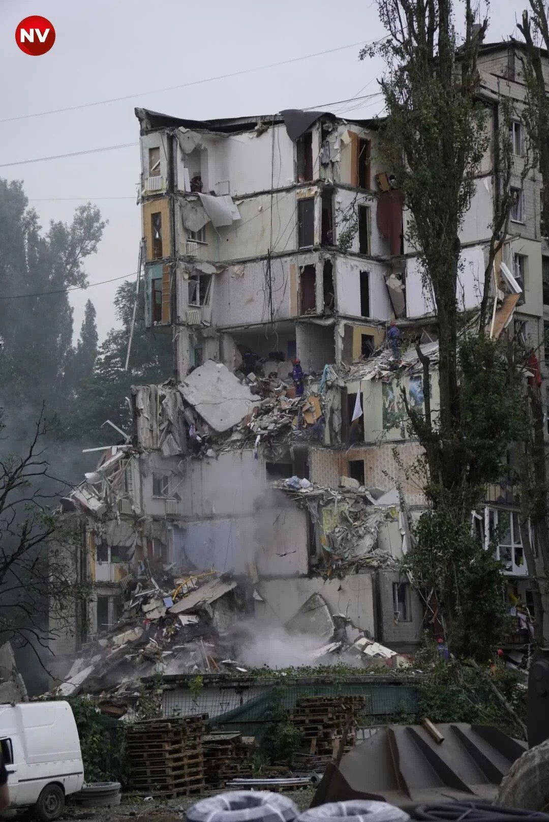 У Святошинському районі ракета зруйнувала частину будинку
