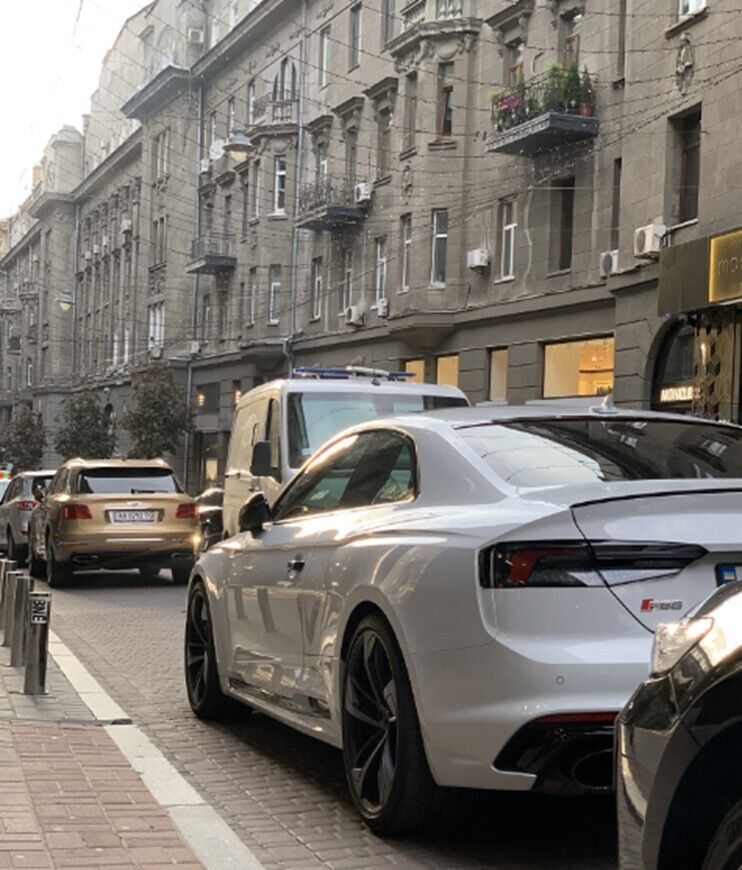 Фото автомобиля в Instagram сделано в 2021 году