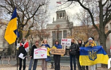 У Берліні невідомі мітингували ”проти ТЦК” – українка зірвала пропагандистську акцію