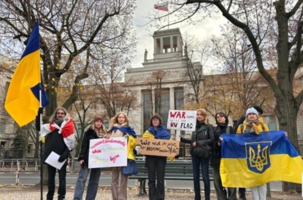 В Берлине неизвестные митинговали »против ТЦК» – украинка сорвала пропагандистскую акцию