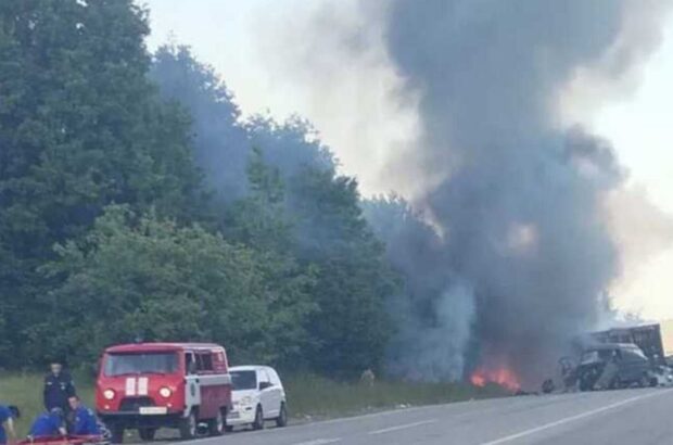 Вибухи в російському Бєлгороді: через ДТП із танком над містом піднявся дим