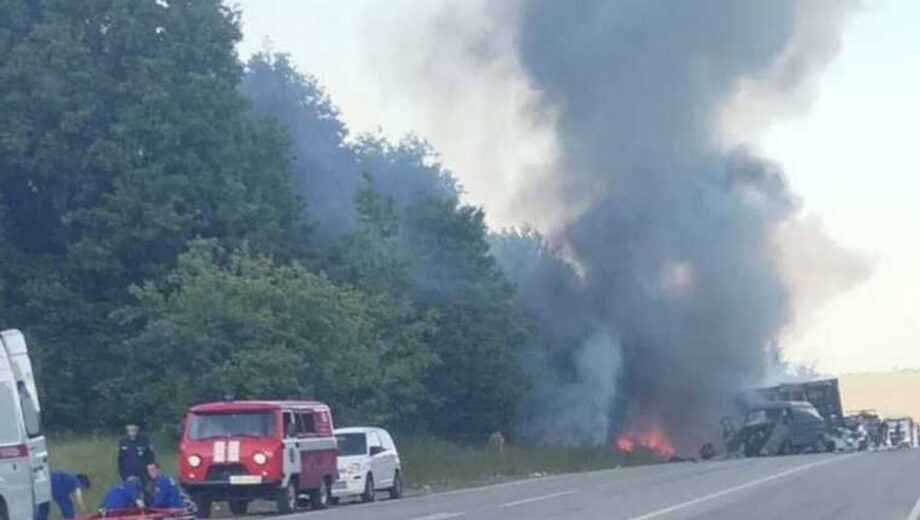 Вибухи в російському Бєлгороді: через ДТП із танком над містом піднявся дим