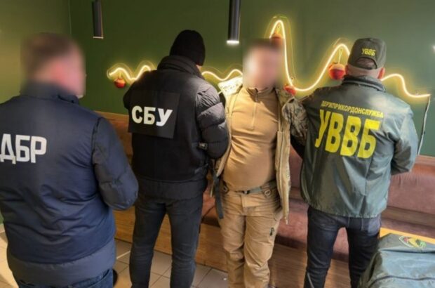 Во Львове задержали военнослужащего за »трудоустройство» в тыл за $1000: объявлено подозрение за злоупотребление влиянием