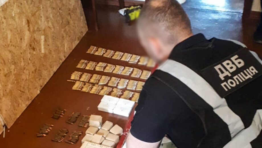 На Донеччині поліцейський продавав гранати та гранатомет — Департамент внутрішньої безпеки Нацполіції