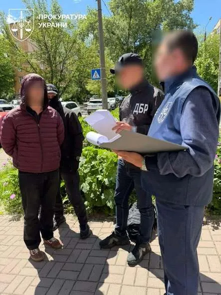 Працівників БЕБ спіймали на хабарях: один вимагав $15 тисяч, інший – ''винагороду'' за ліцензію