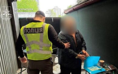 В Киеве разоблачили схему выезда за границу для военнообязанного: за »услугу» просили 17 тысяч долларов