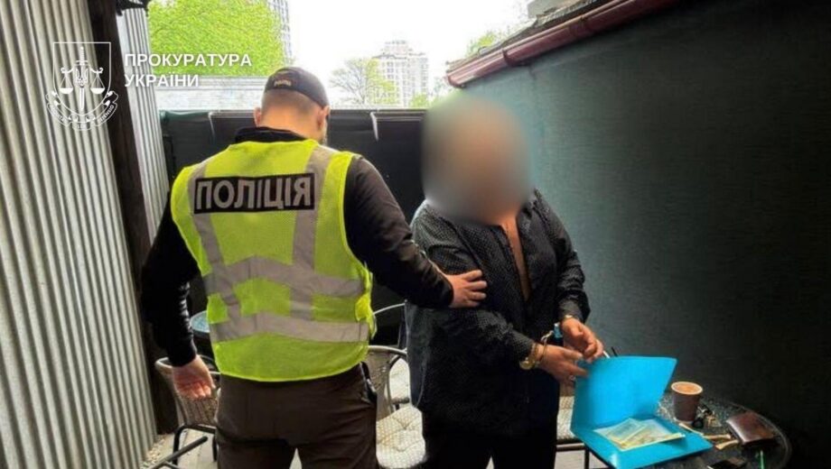 В Киеве разоблачили схему выезда за границу для военнообязанного: за »услугу» просили 17 тысяч долларов