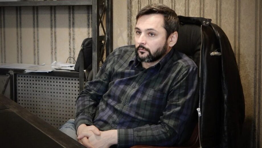 Андрій Білоус звільнився з Молодого театру на тлі обвинувачень у харасменті