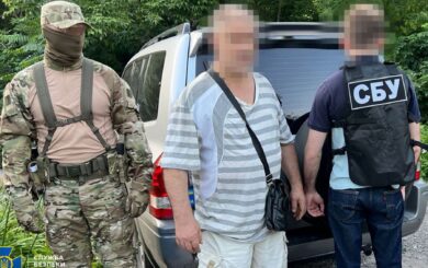 Готовили »сюрприз» ко Дню Конституции: СБУ задержала провокаторов и изъяла оружие