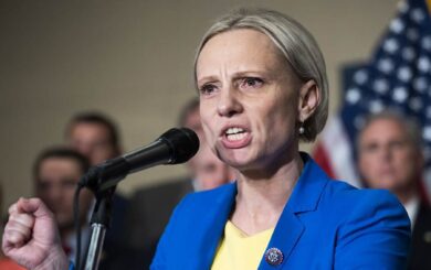 Конгресвумен США українського походження звинуватили у порушенні правил носіння зброї