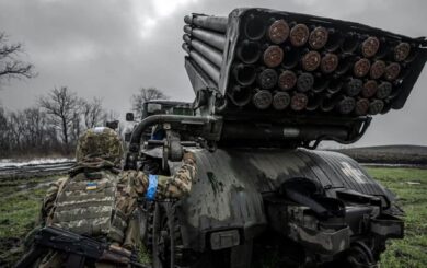 Росіяни двічі атакували Златопіль: 10 постраждалих, пошкоджено адмінбудівлю