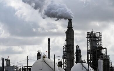 Світові запаси нафти падають рекордними темпами поки триває війна на Близькому Сході