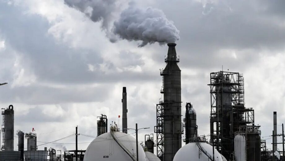 Мировые запасы нефти падают рекордными темпами, пока продолжается война на Ближнем Востоке