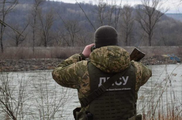 13 чоловіків з дев’яти областей України намагались втекти до Угорщини у вантажівці з піском