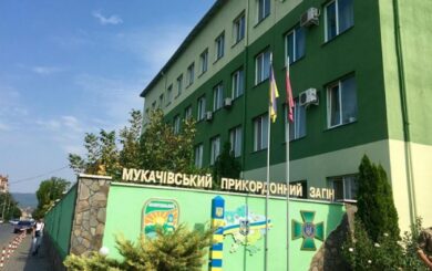 В Рахові з авто прикордонника викрали пістолет ”Форт-17”
