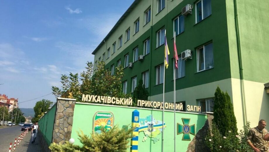 В Рахові з авто прикордонника викрали пістолет ”Форт-17”