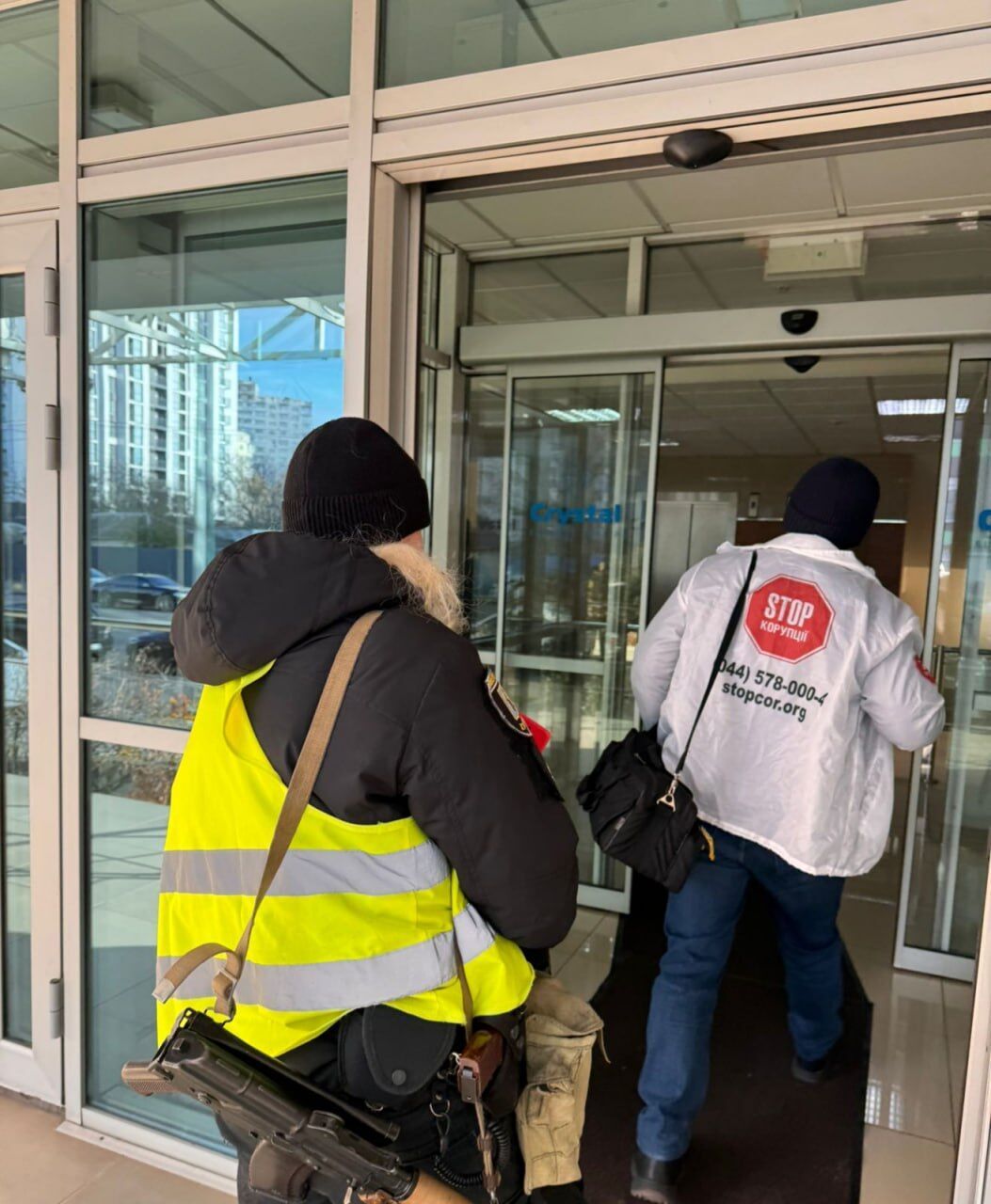 Поліція і журналісти розкрили схему шахраїв у Дарницькому районі столиці