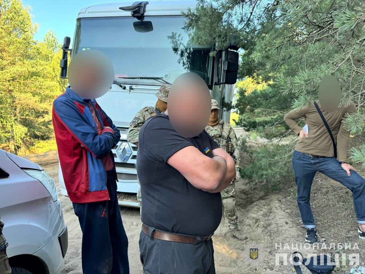 Волынские полицейские ликвидировали наркобизнес: пять задержанных, изъята граната и пистолеты